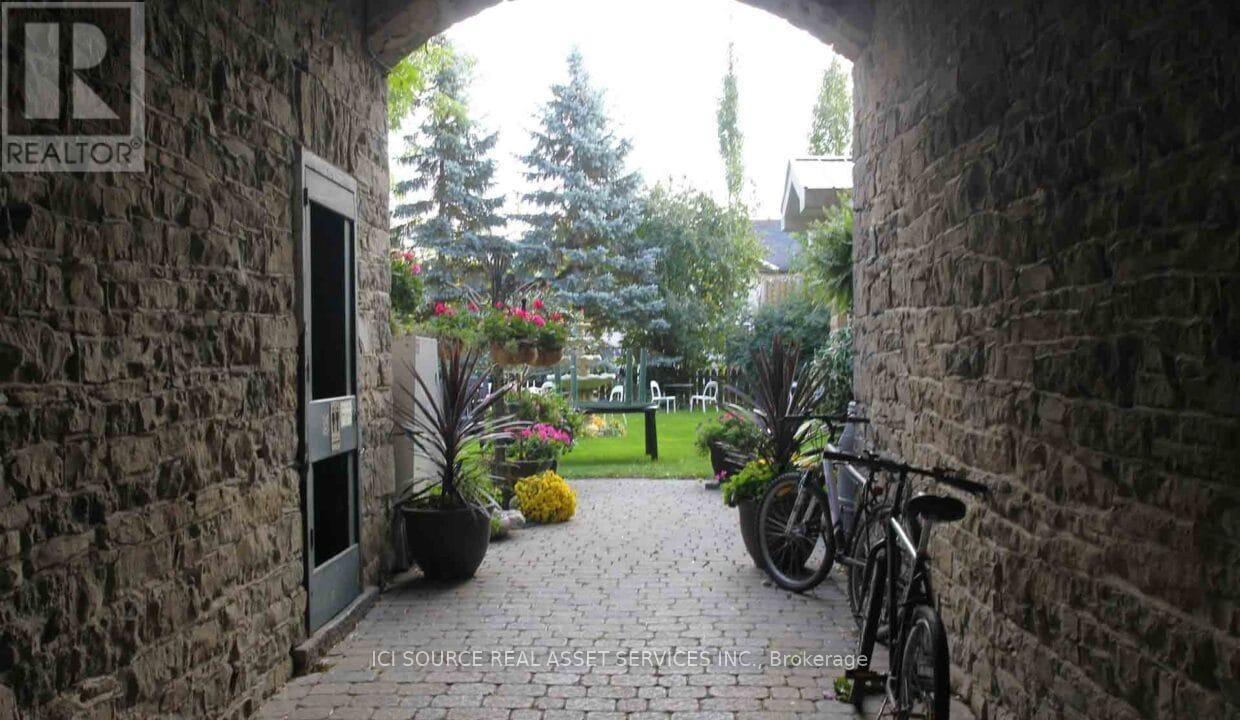 111 St Lawrence Street Property Photo 7