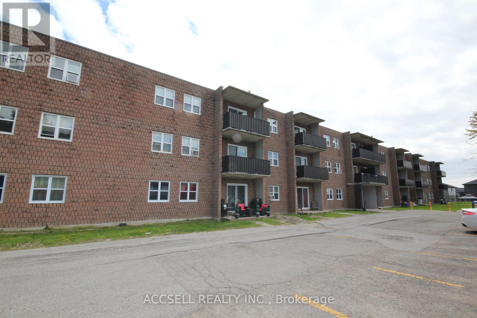 306 - 276 Merritt Avenue Property Photo 1