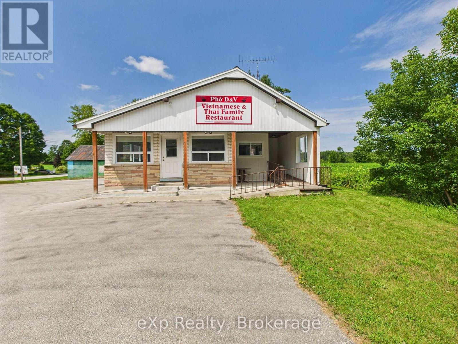 315194 Highway 6 Property Photo 2
