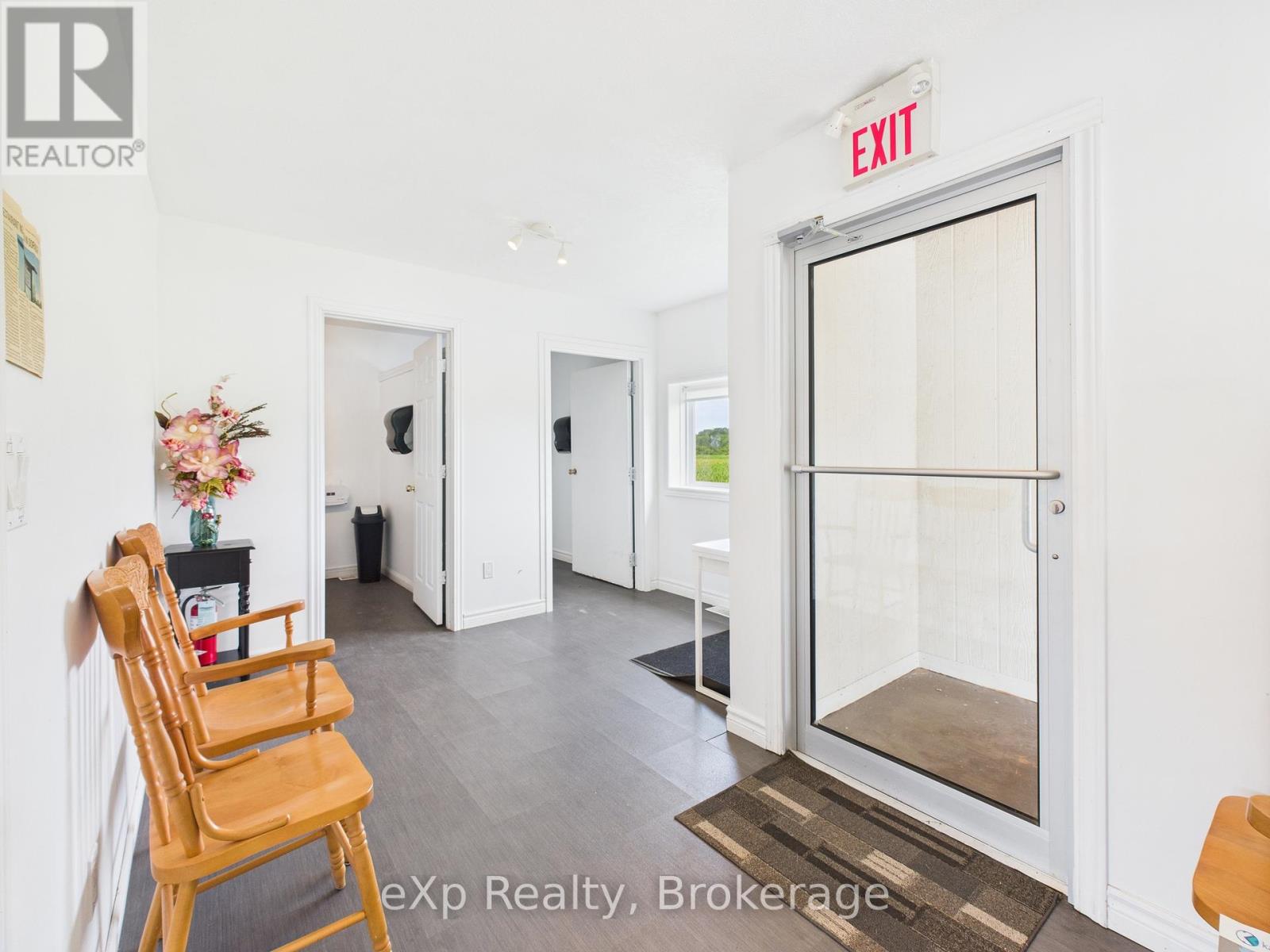 315194 Highway 6 Property Photo 5