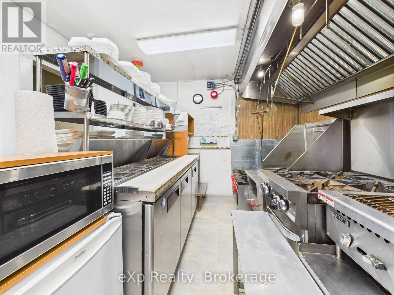 315194 Highway 6 Property Photo 14