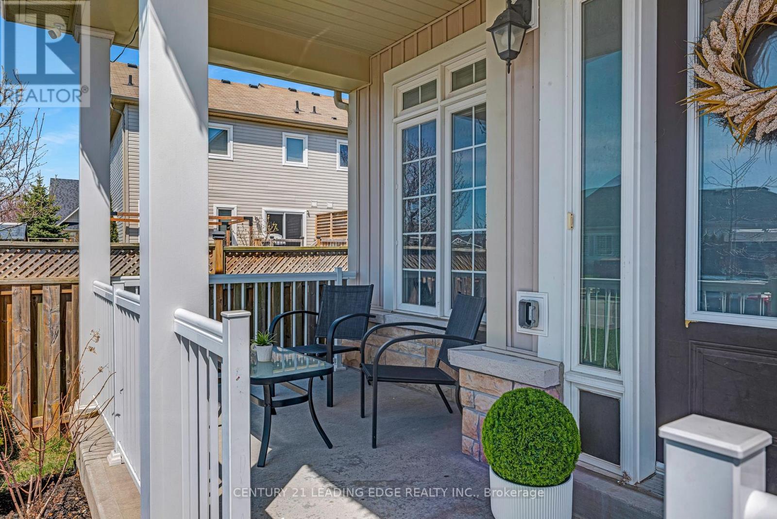 720 Fisher Street E Property Photo 2