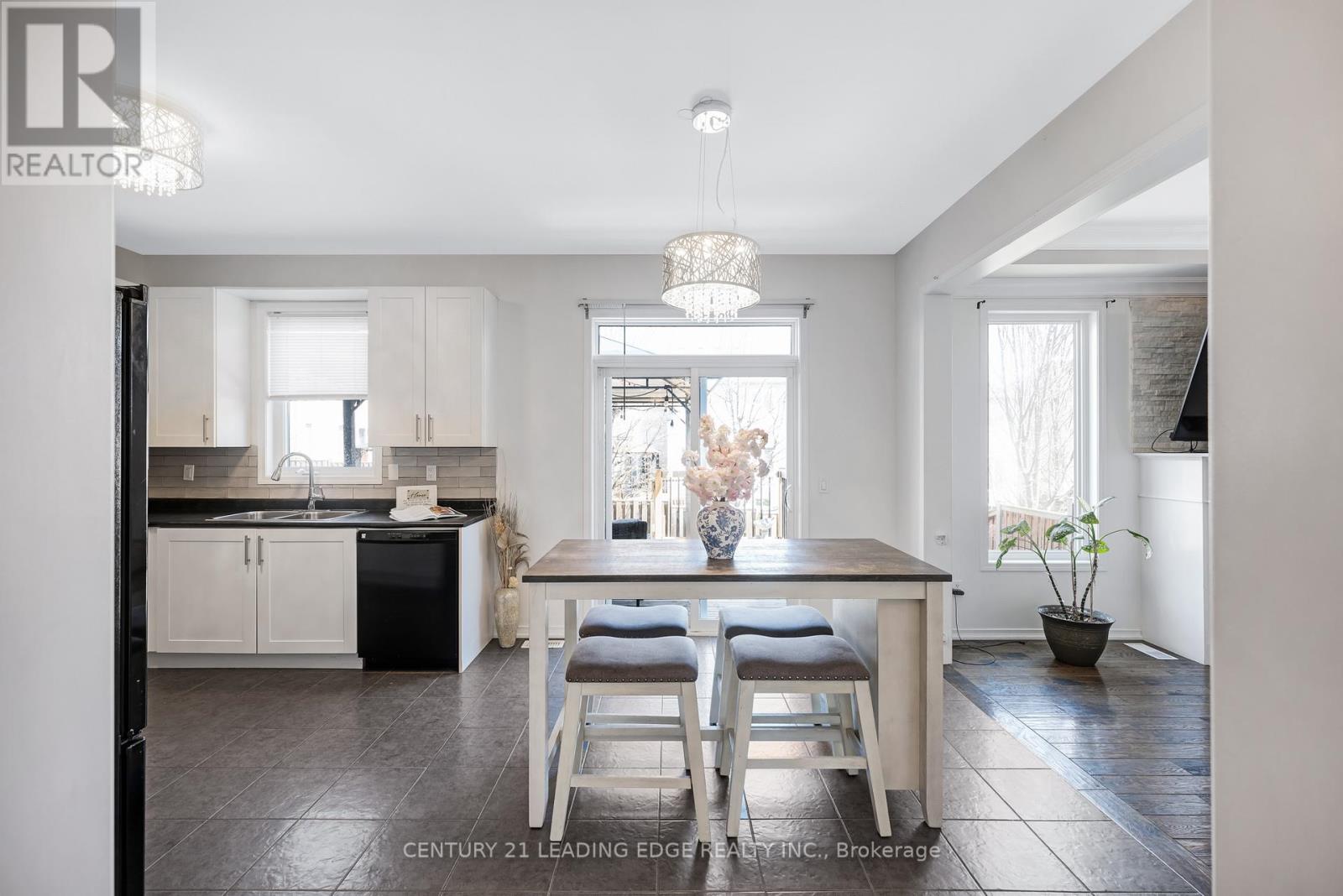 720 Fisher Street E Property Photo 8
