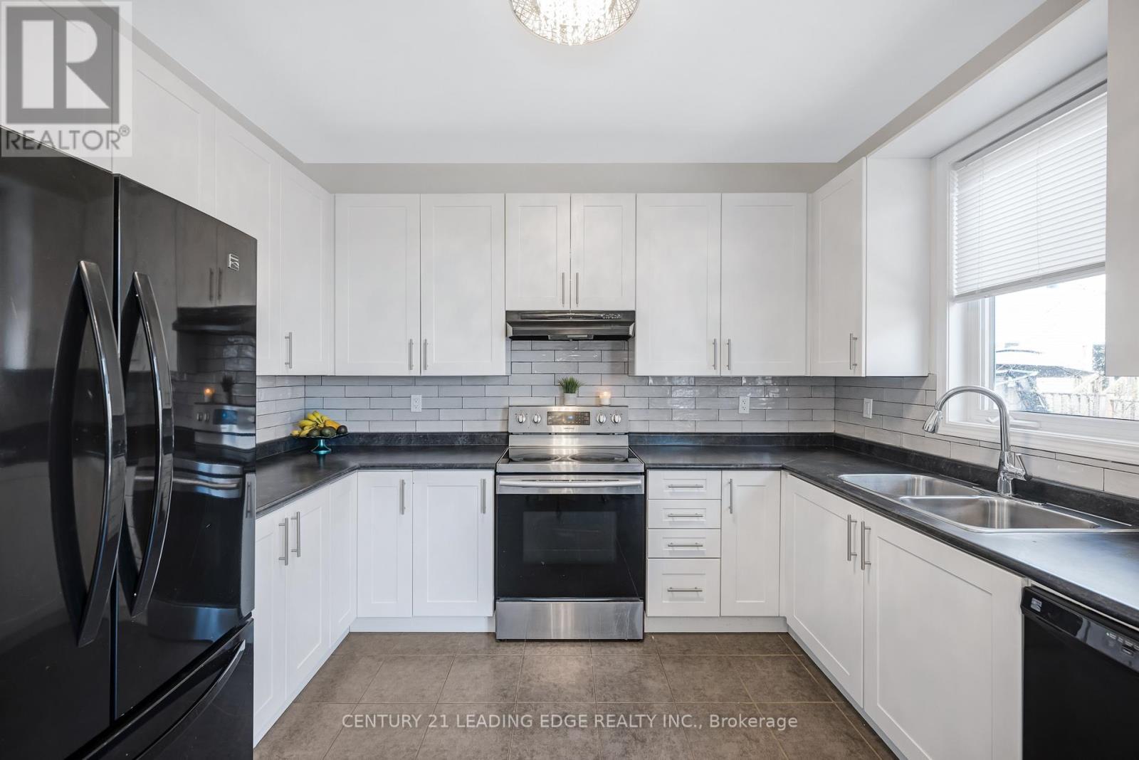 720 Fisher Street E Property Photo 10