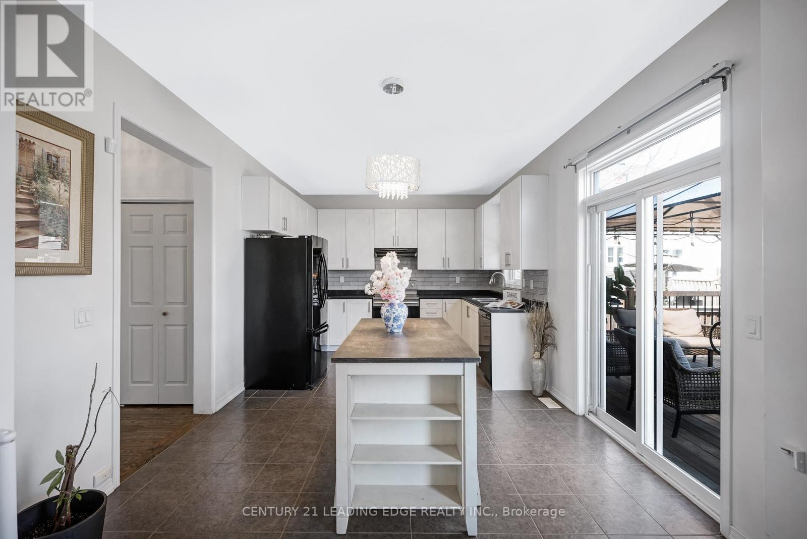 720 Fisher Street E Property Photo 12