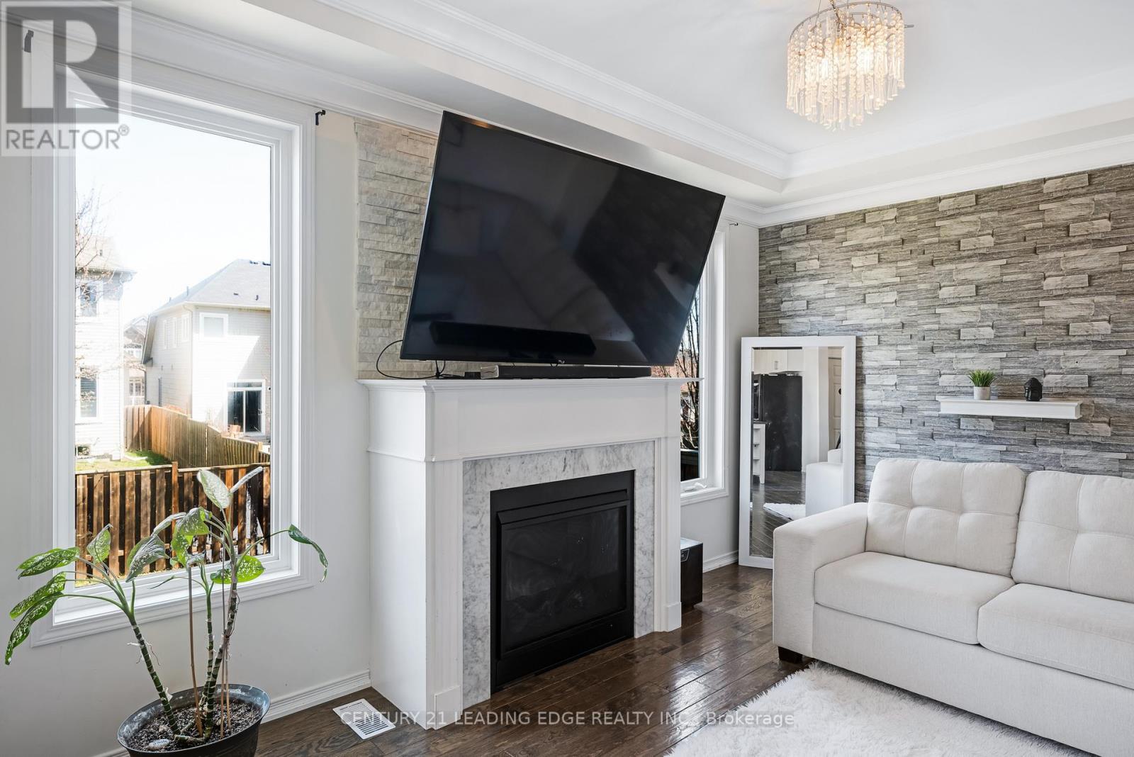 720 Fisher Street E Property Photo 14