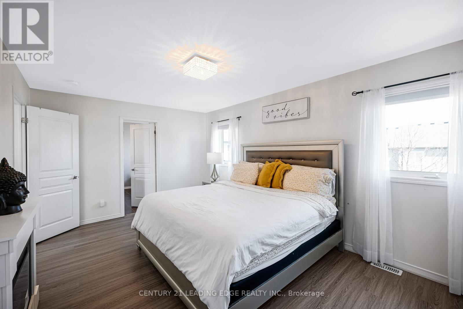 720 Fisher Street E Property Photo 20