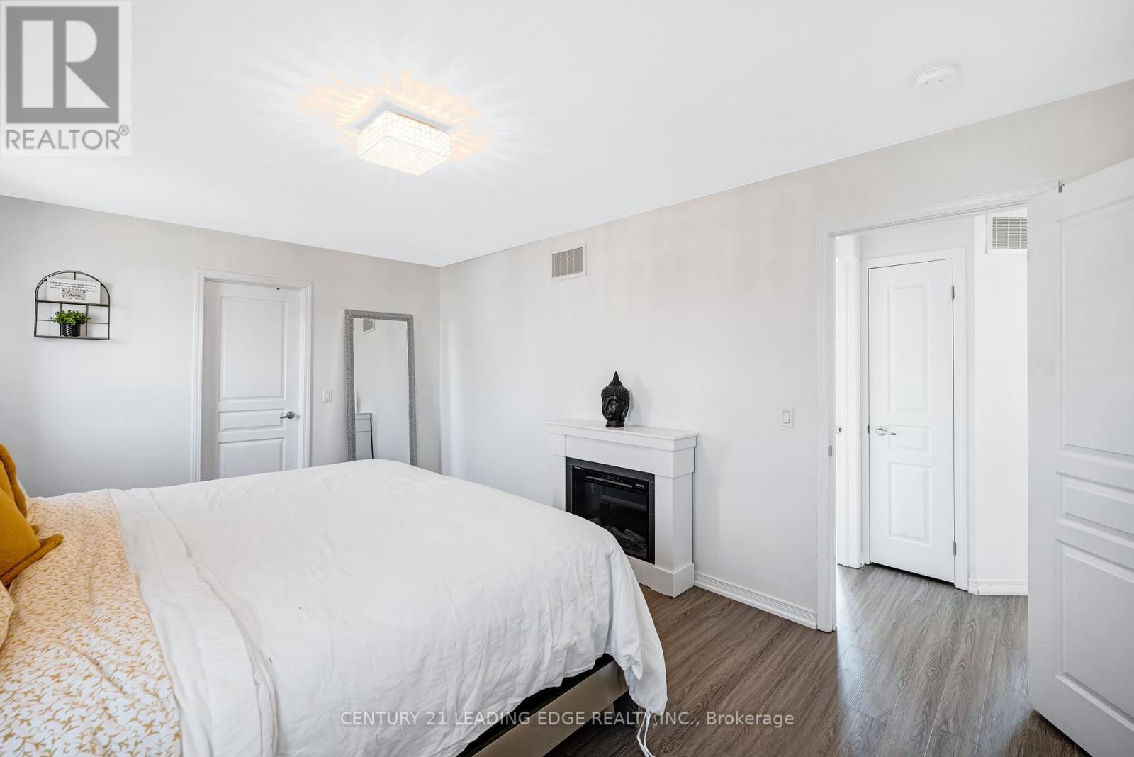 720 Fisher Street E Property Photo 22