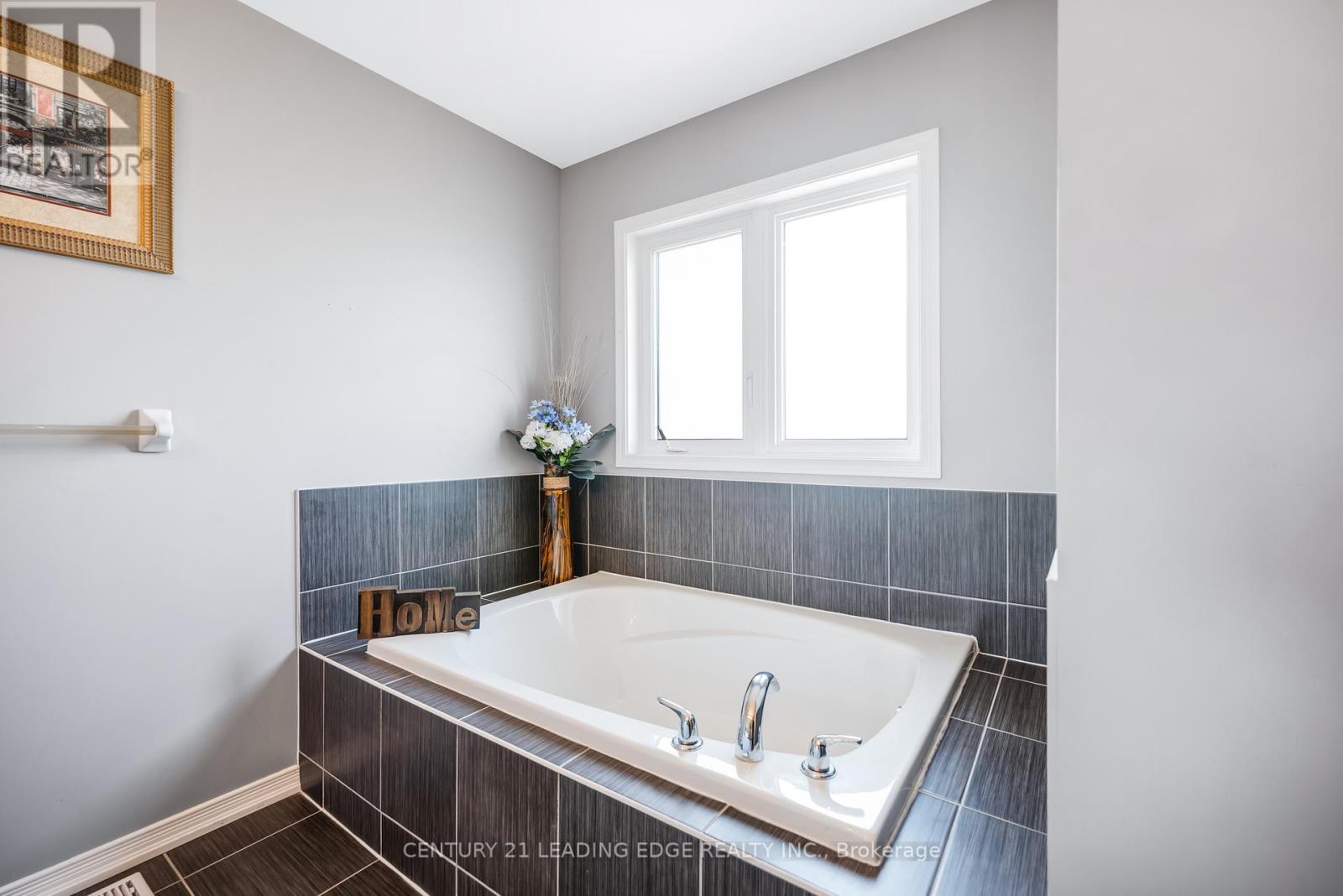 720 Fisher Street E Property Photo 24