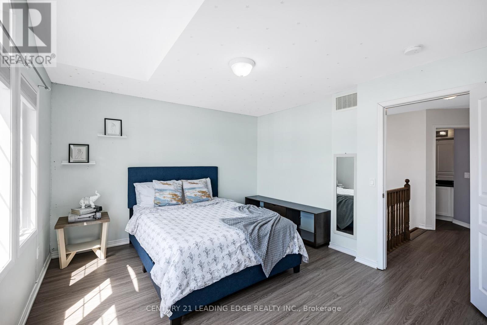 720 Fisher Street E Property Photo 28