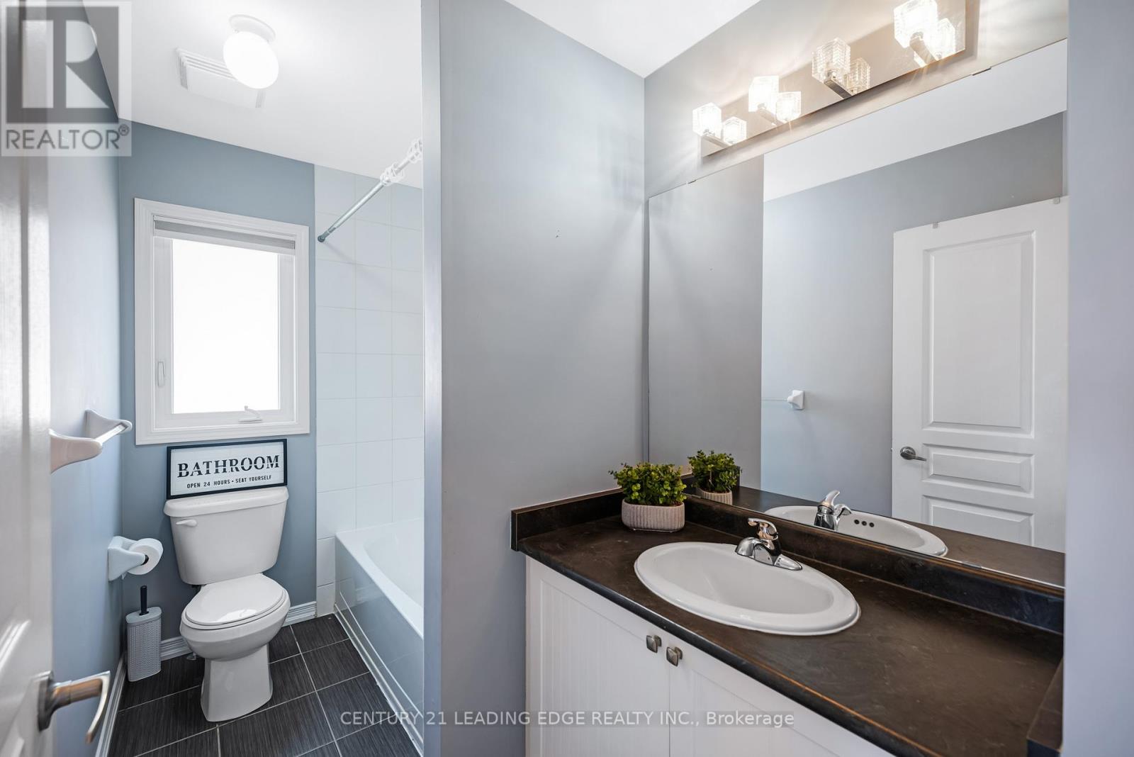 720 Fisher Street E Property Photo 29