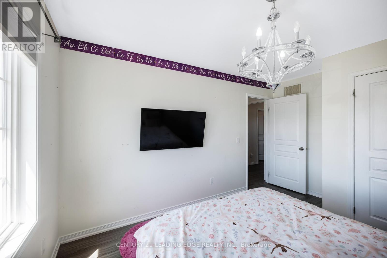 720 Fisher Street E Property Photo 32