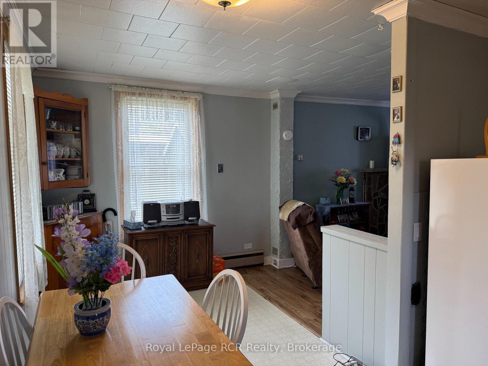 381 14th Street W Property Photo 4