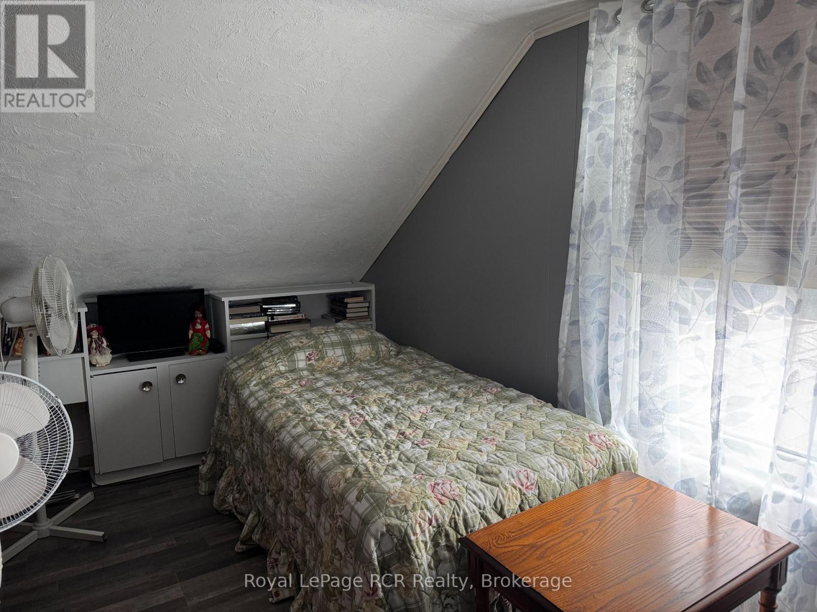 381 14th Street W Property Photo 8