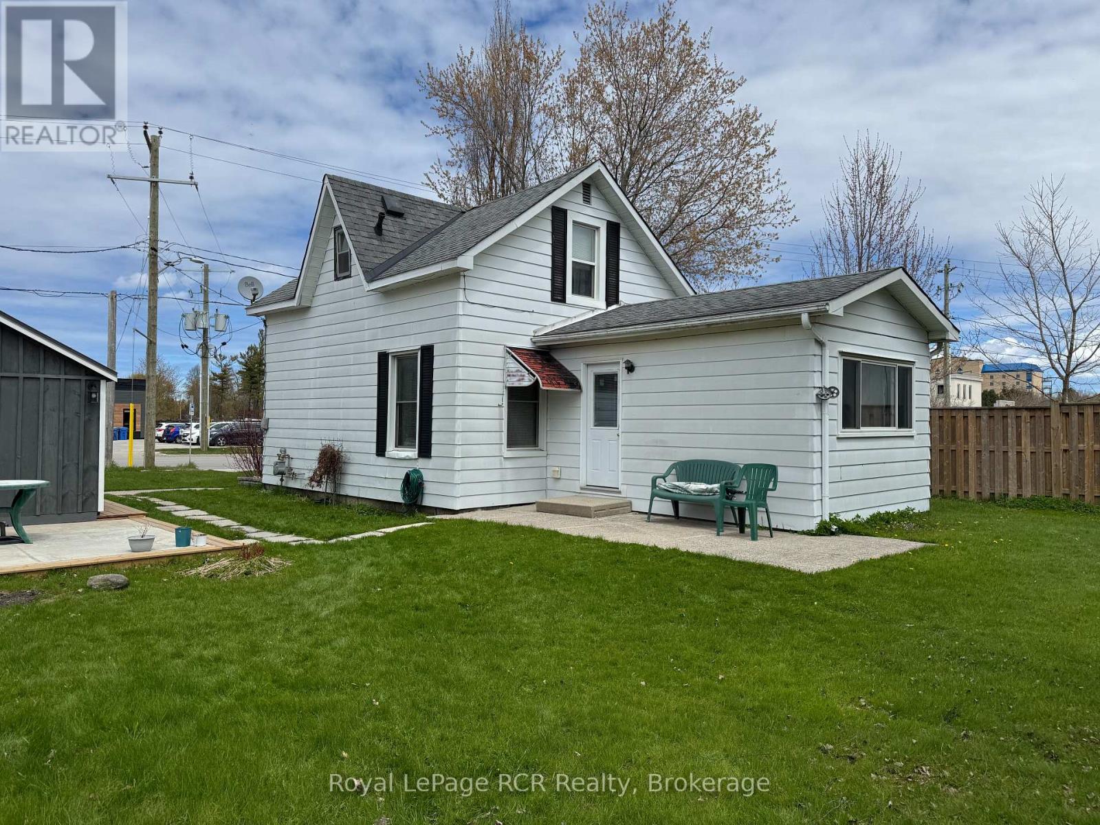 381 14th Street W Property Photo 9