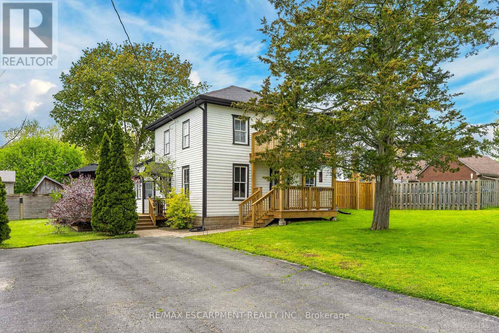 35 Ottawa Street S Property Photo 2