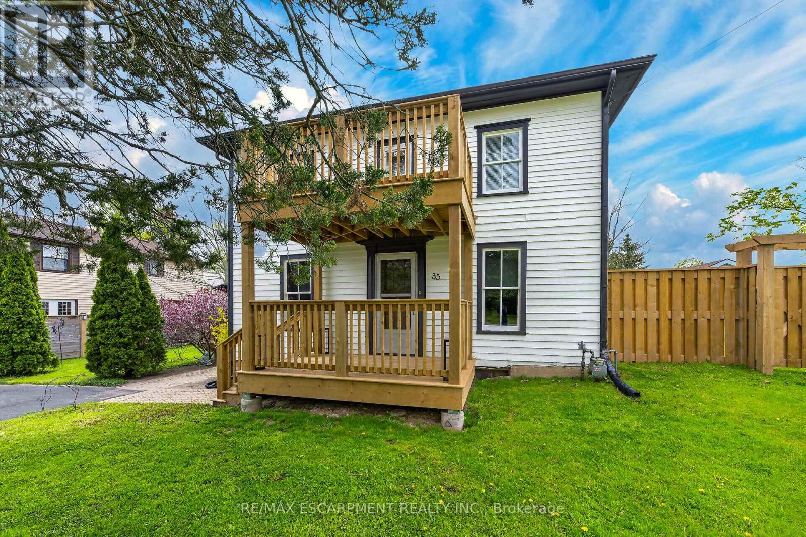 35 Ottawa Street S Property Photo 3
