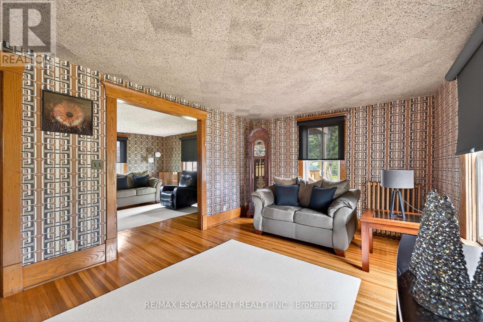 35 Ottawa Street S Property Photo 8