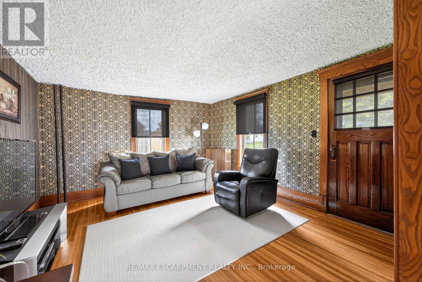 35 Ottawa Street S Property Photo 9