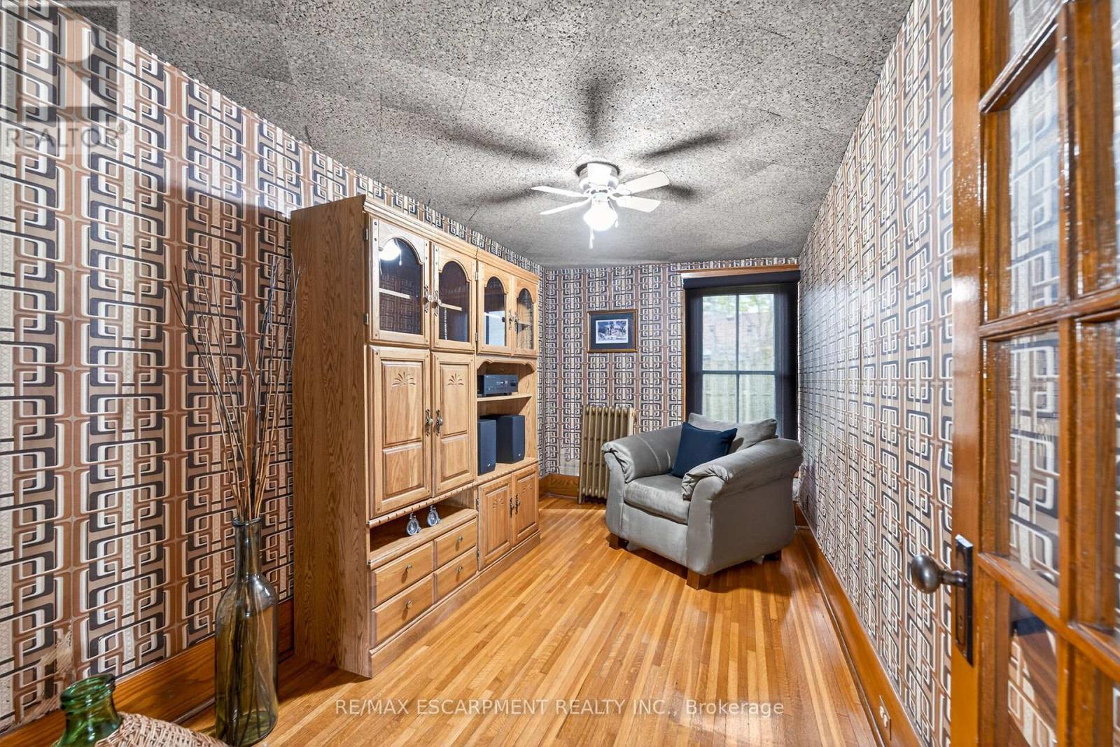 35 Ottawa Street S Property Photo 12