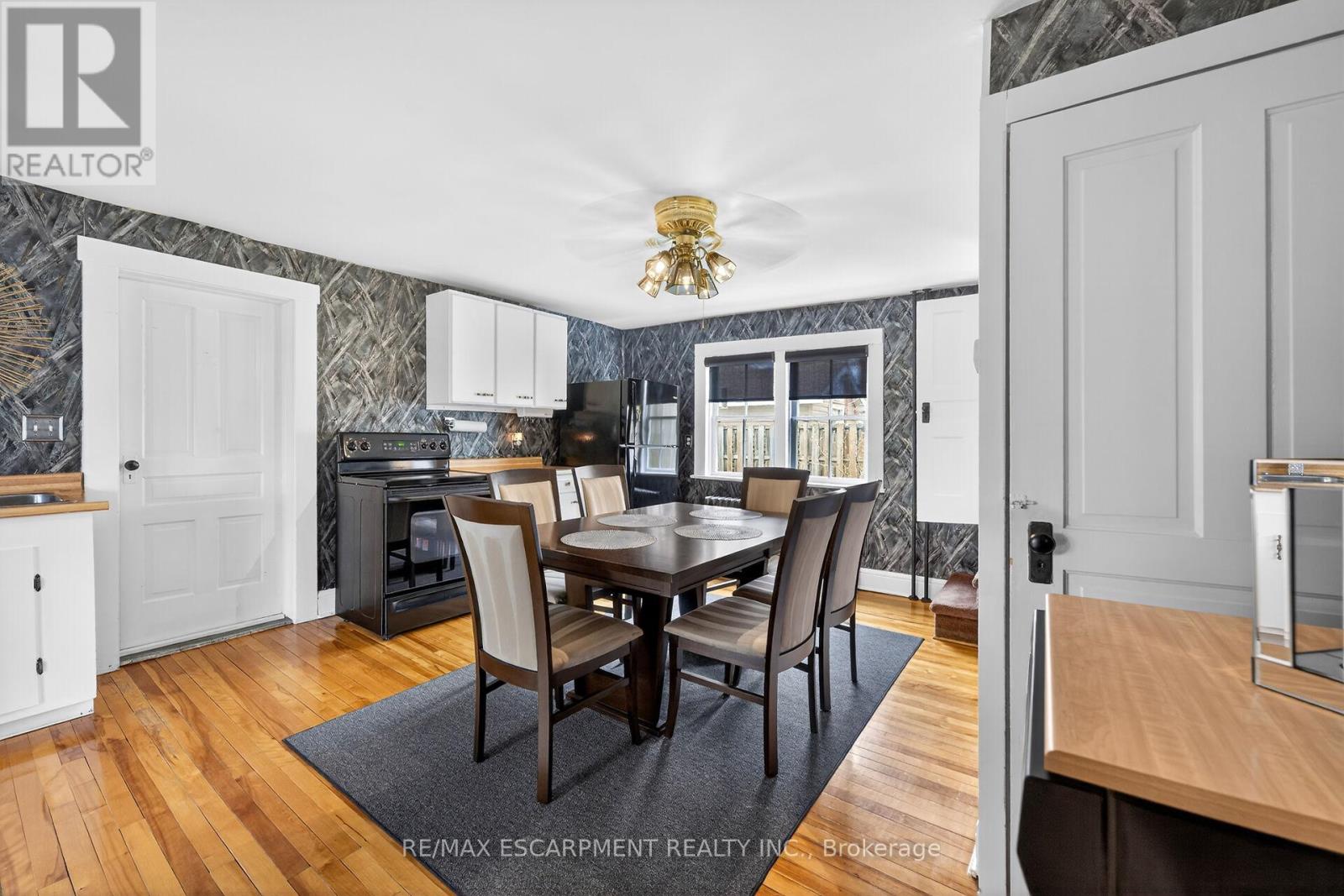 35 Ottawa Street S Property Photo 14