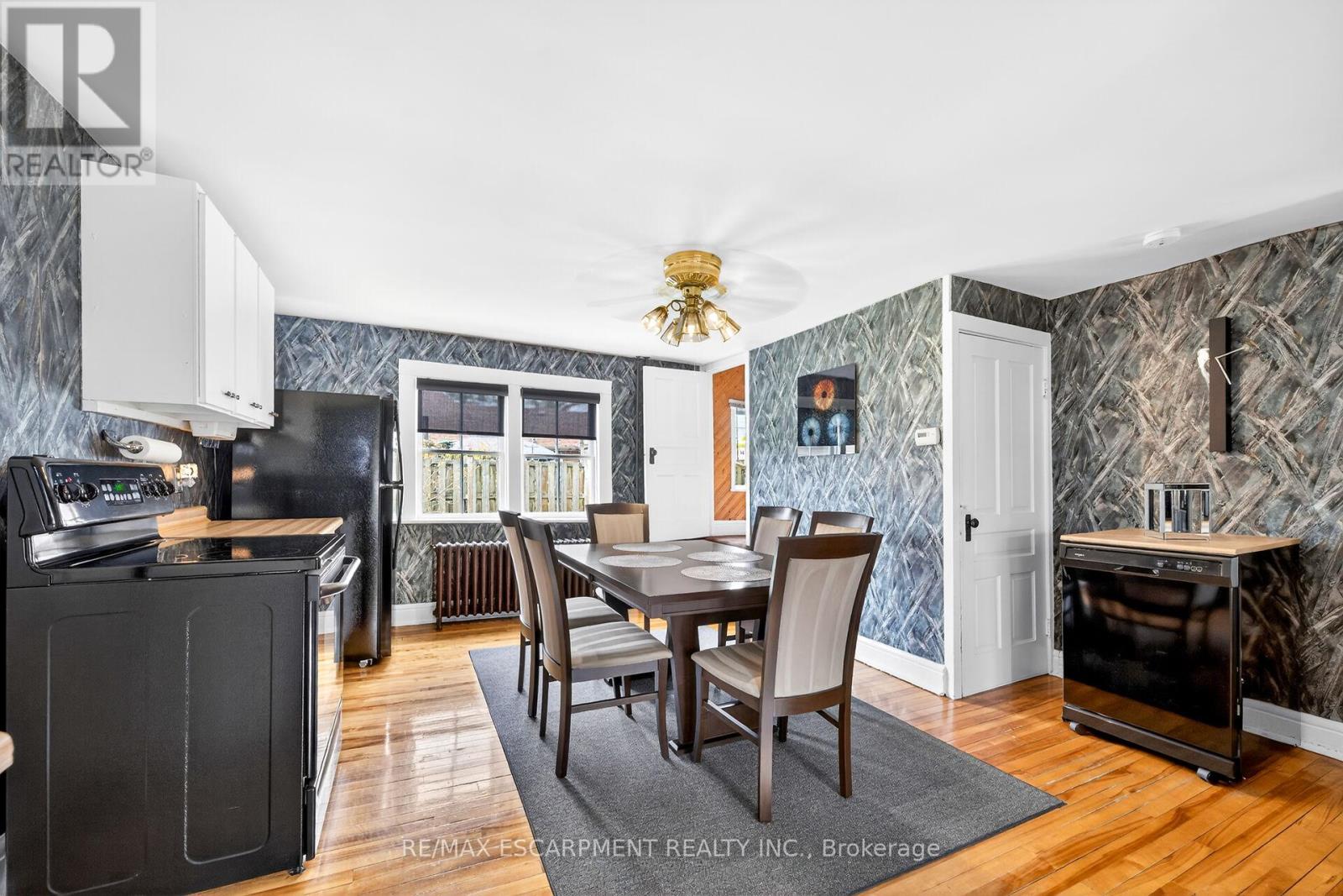 35 Ottawa Street S Property Photo 15