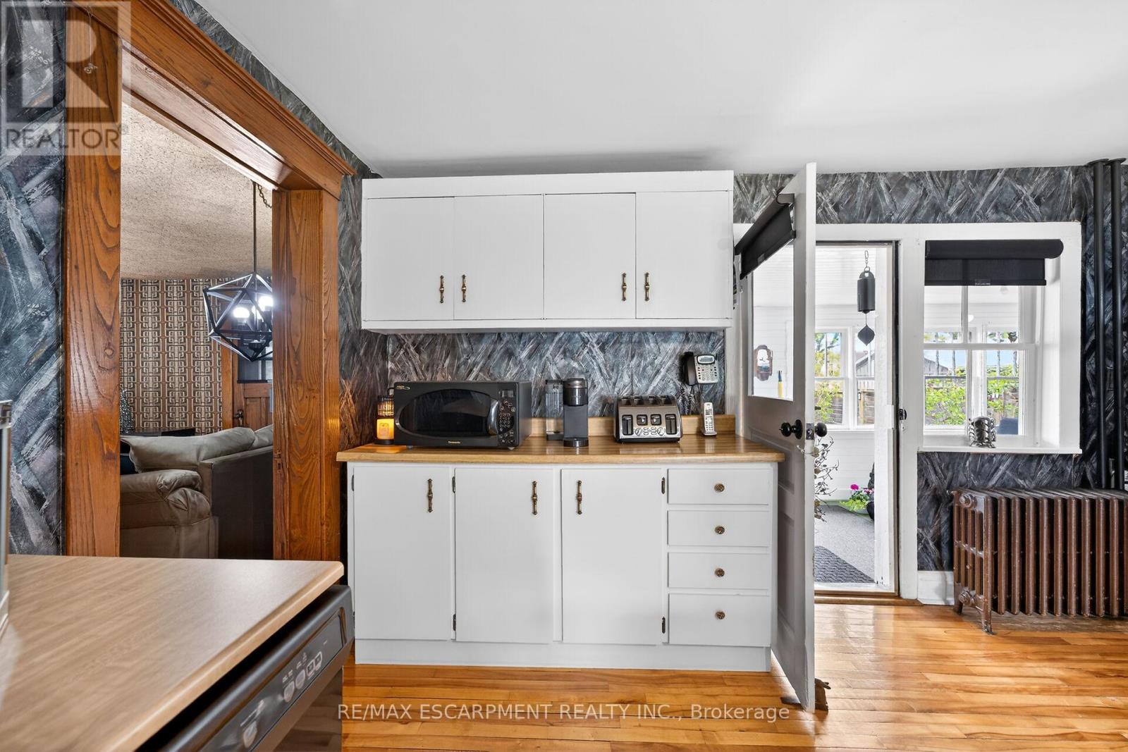 35 Ottawa Street S Property Photo 17