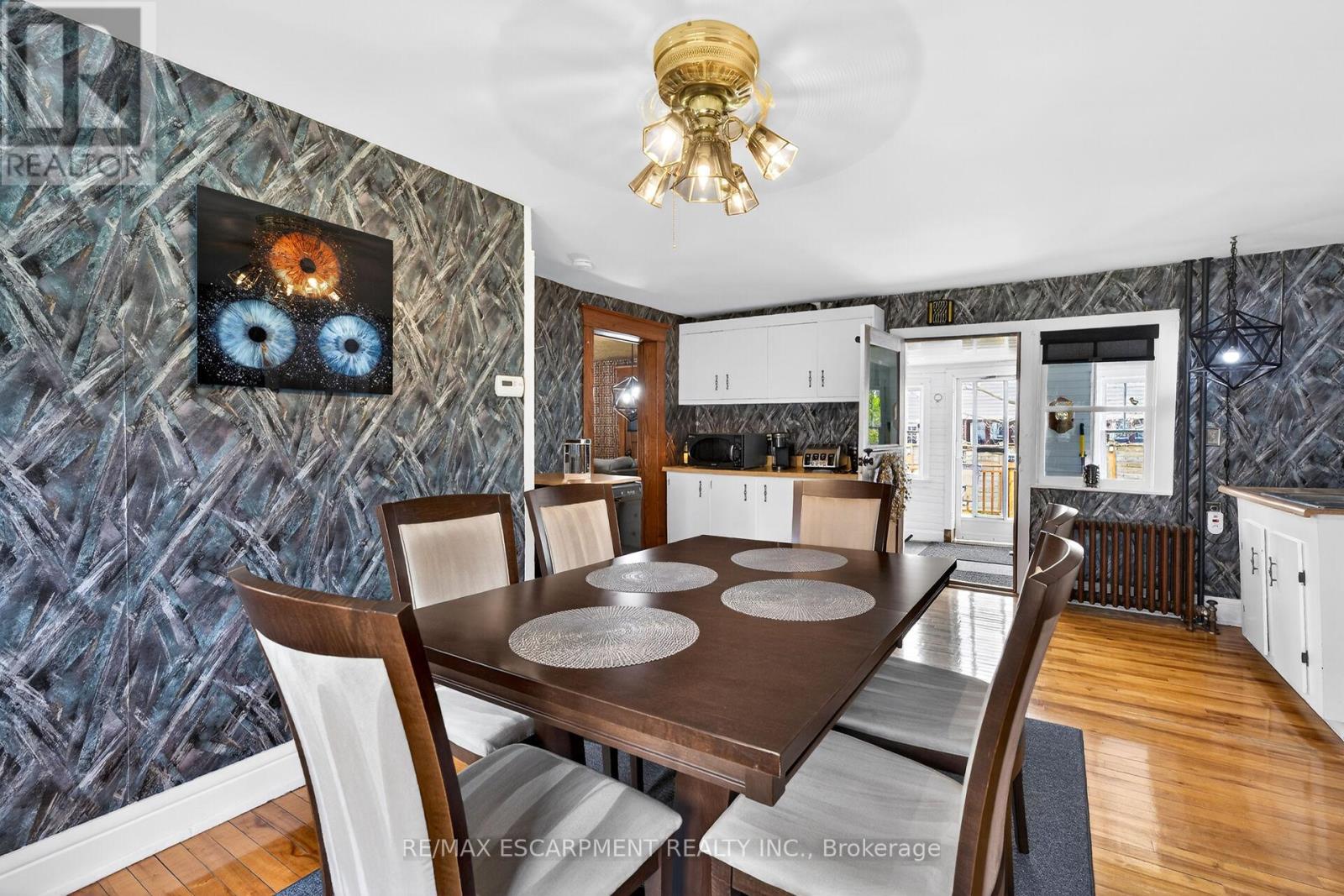 35 Ottawa Street S Property Photo 18