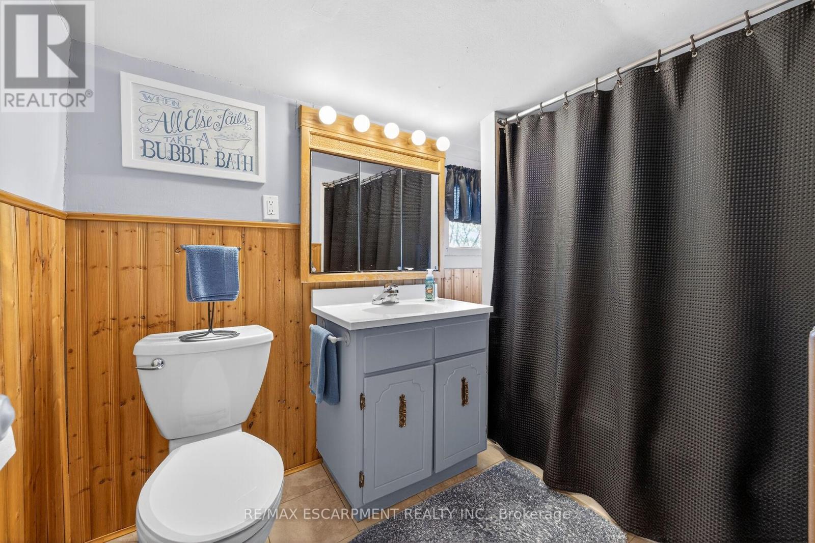 35 Ottawa Street S Property Photo 23
