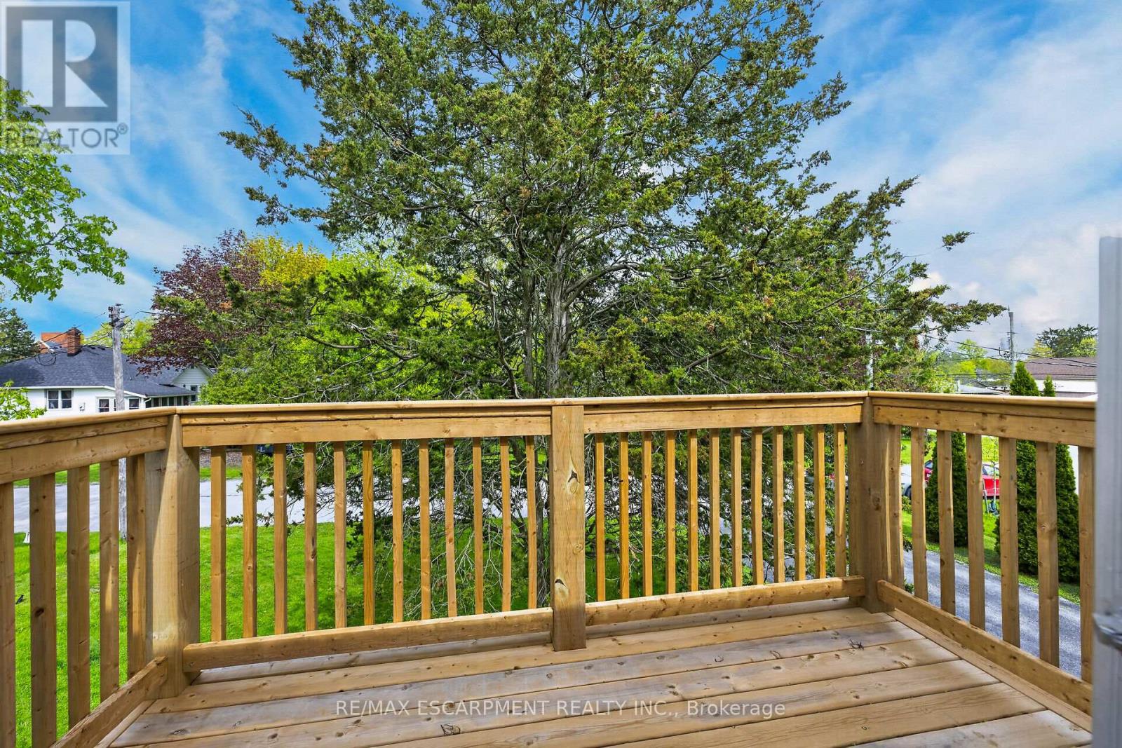 35 Ottawa Street S Property Photo 28