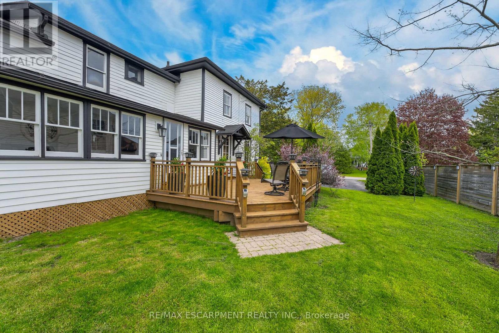 35 Ottawa Street S Property Photo 29