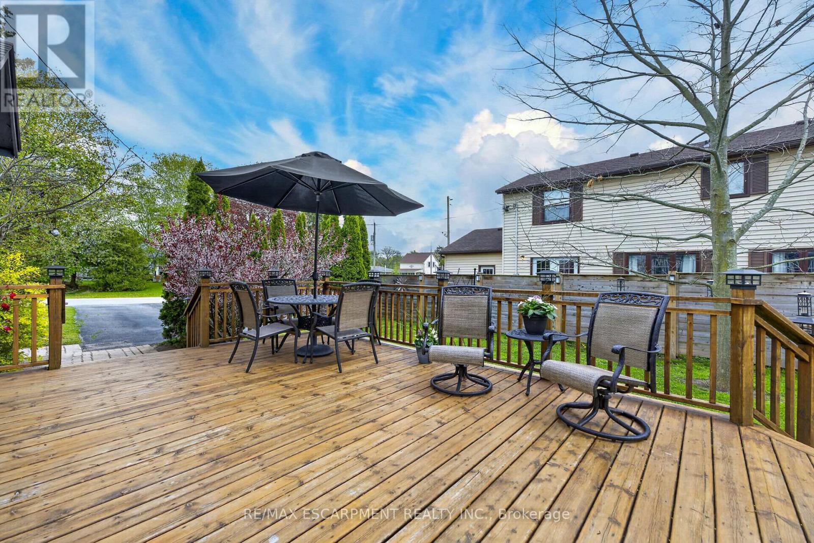 35 Ottawa Street S Property Photo 32