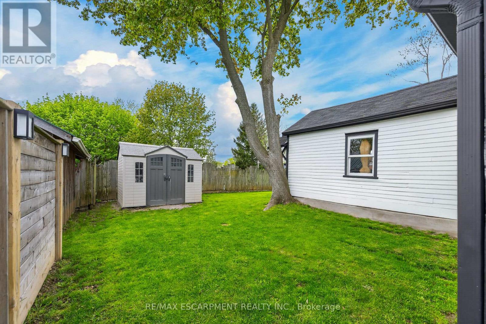 35 Ottawa Street S Property Photo 34