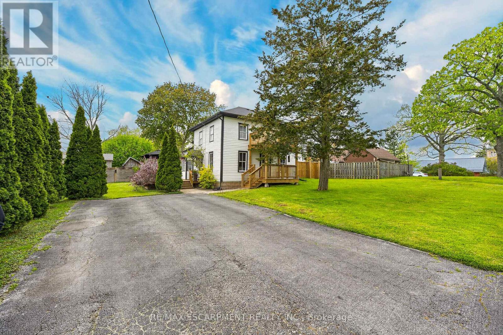 35 Ottawa Street S Property Photo 38