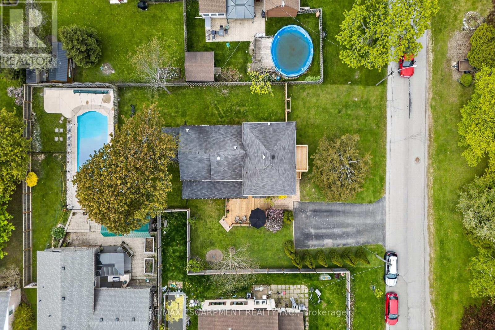 35 Ottawa Street S Property Photo 45
