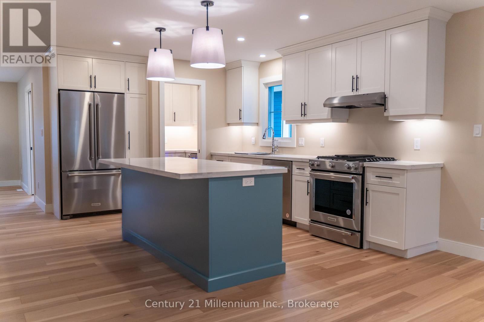 7 Grenville Street N Property Photo 5