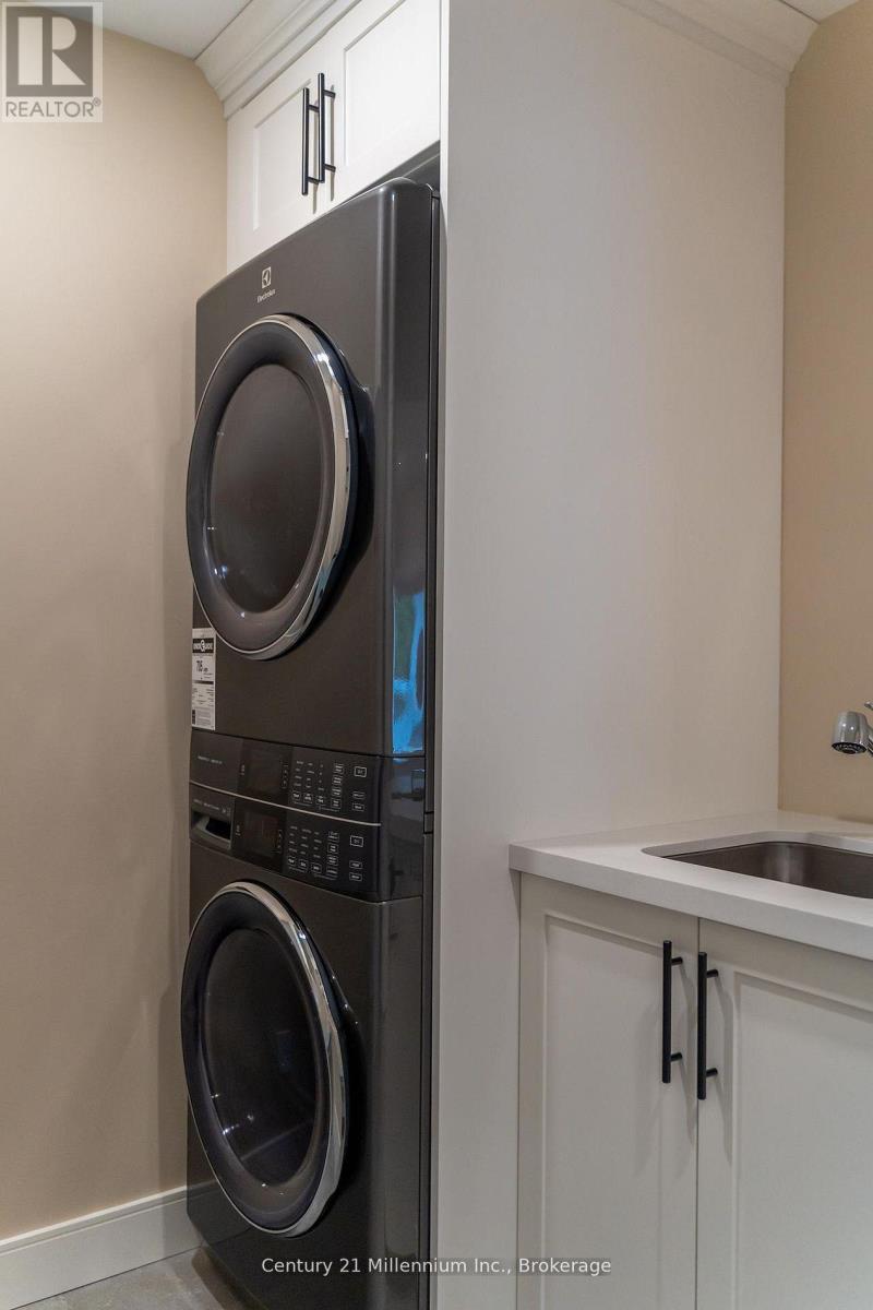 7 Grenville Street N Property Photo 13