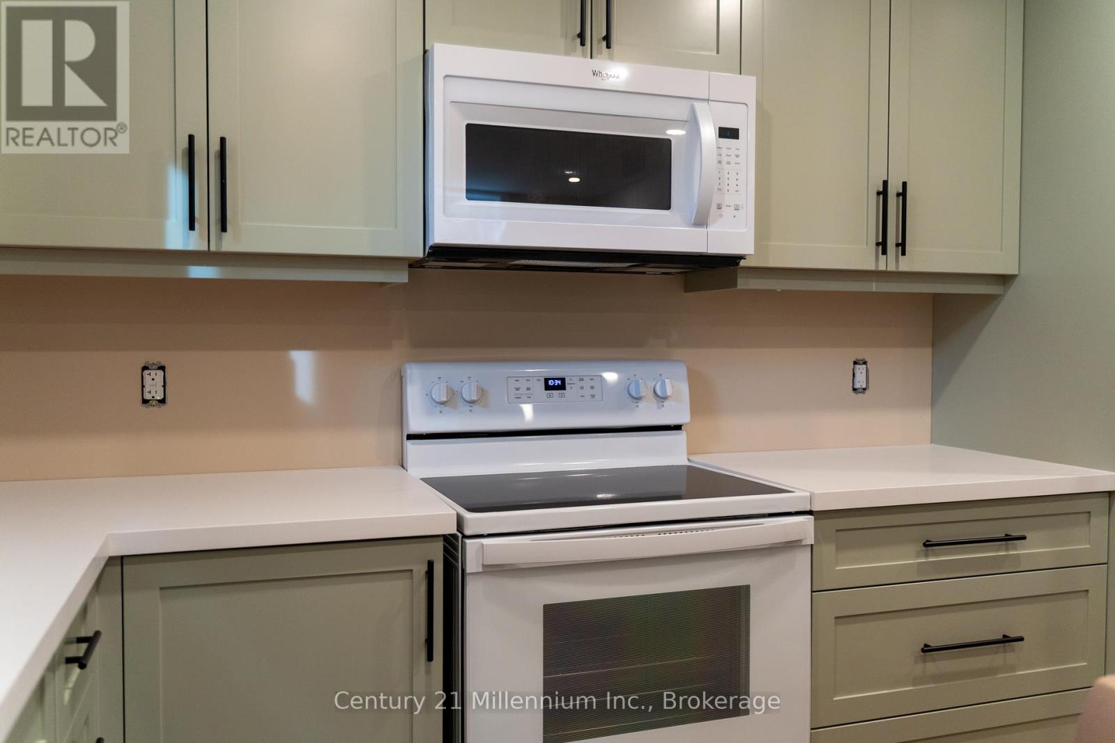 7 Grenville Street N Property Photo 14