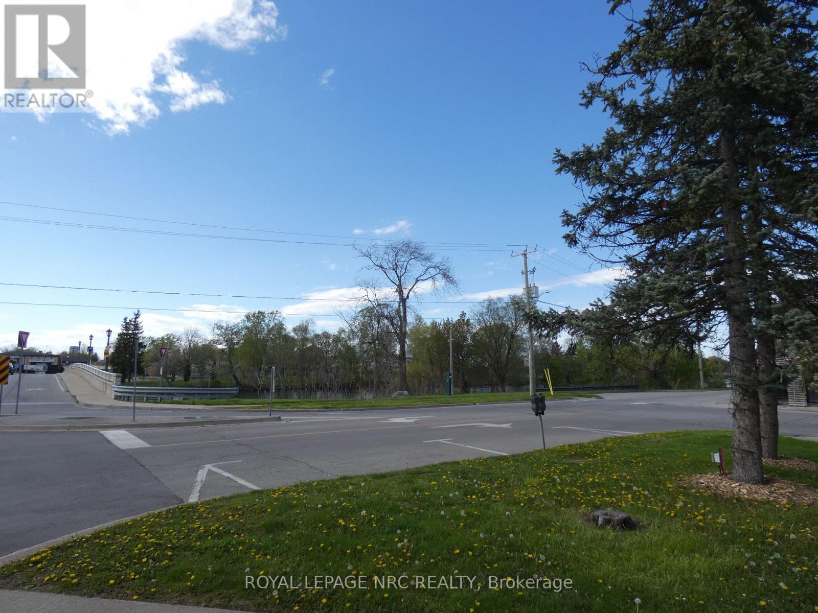 8190-94 Cummington Square W Property Photo 3