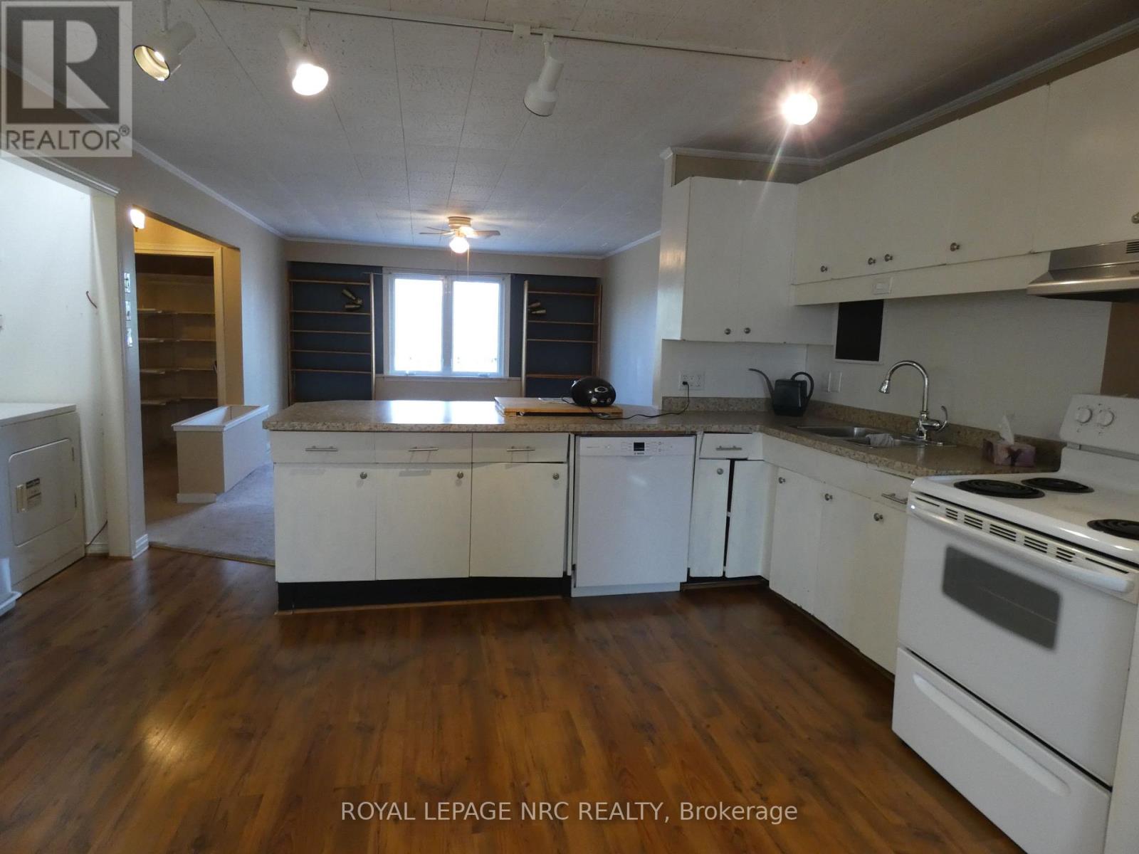 8190-94 Cummington Square W Property Photo 10