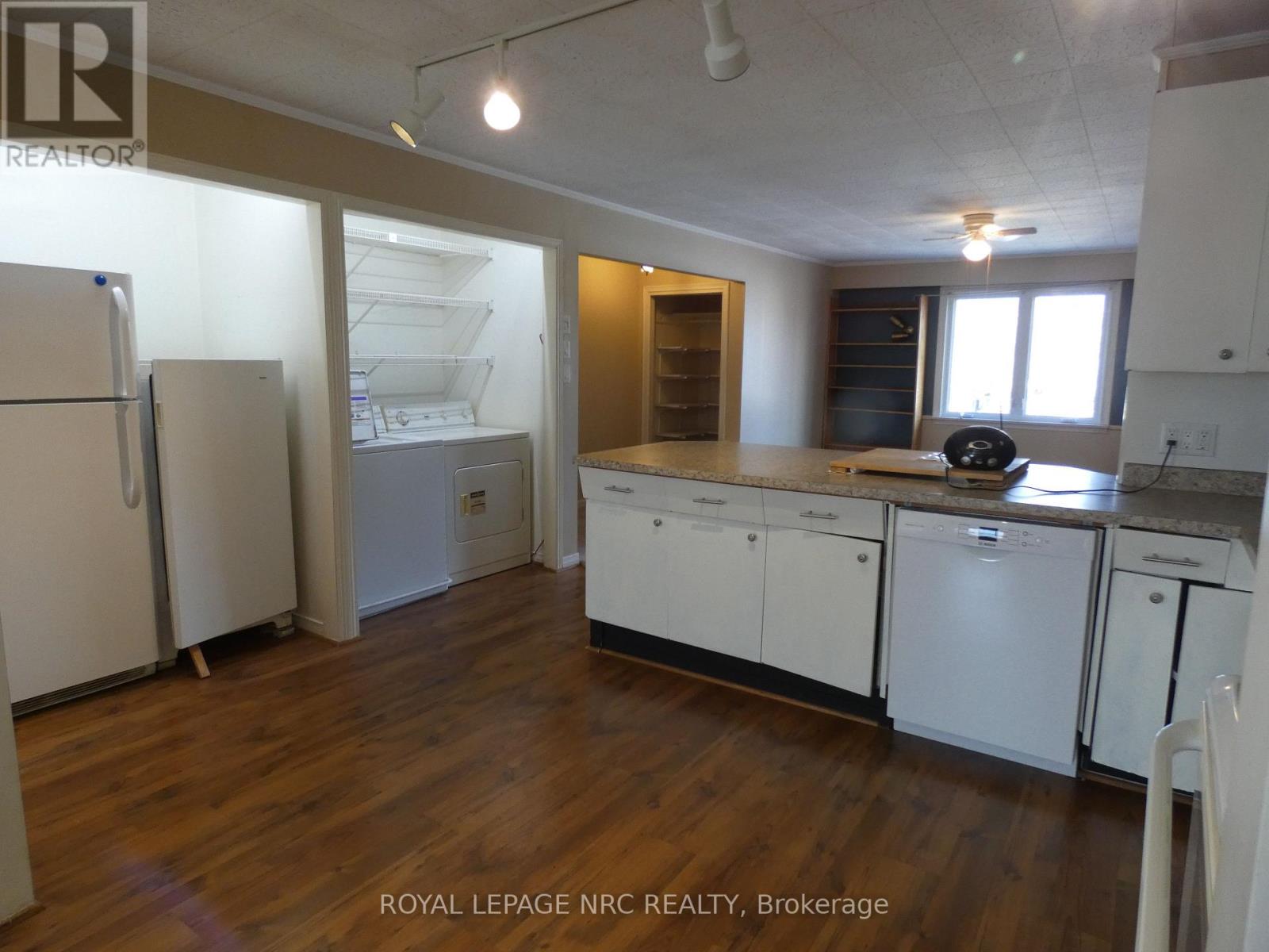 8190-94 Cummington Square W Property Photo 11