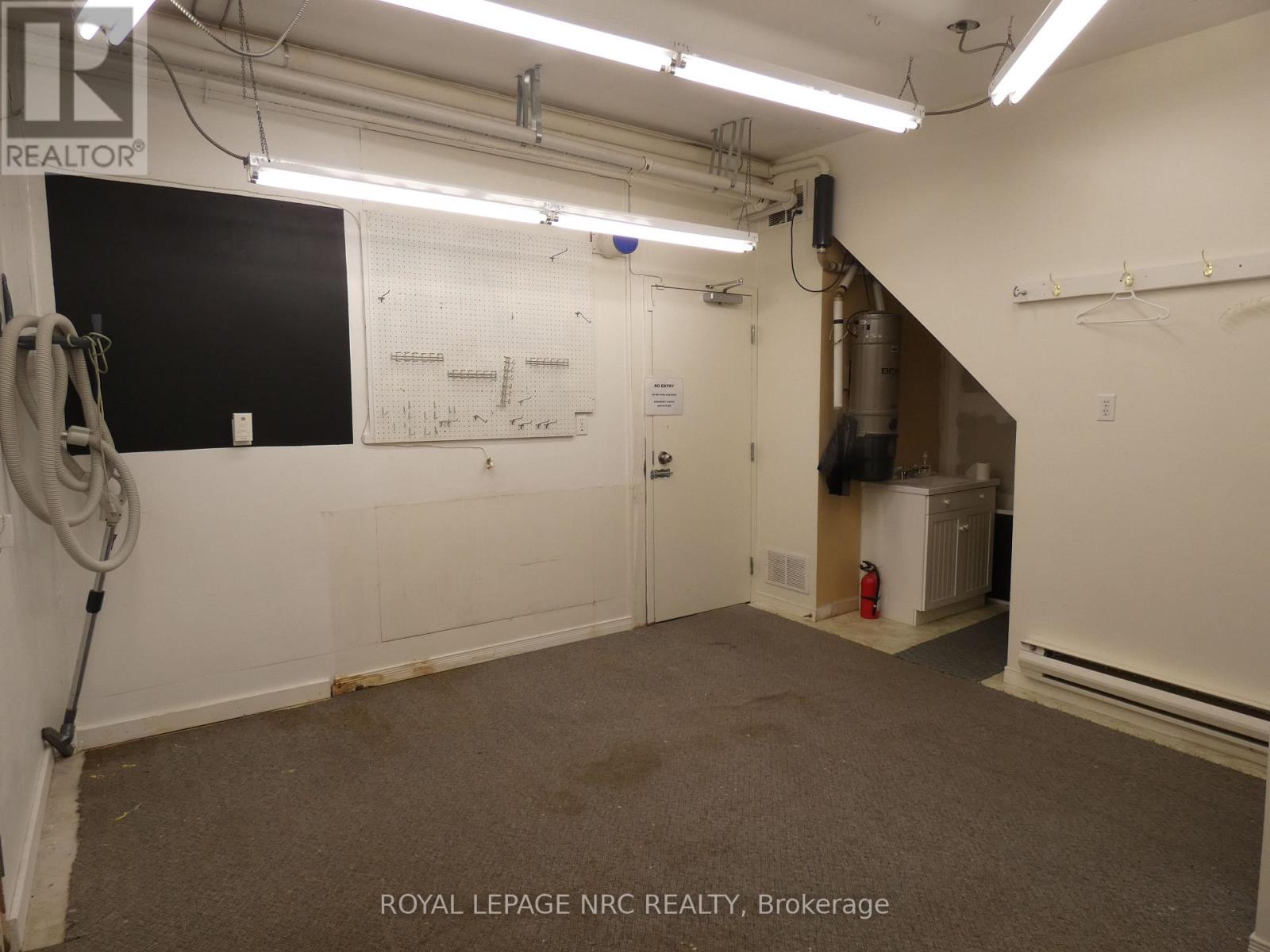 8190-94 Cummington Square W Property Photo 19