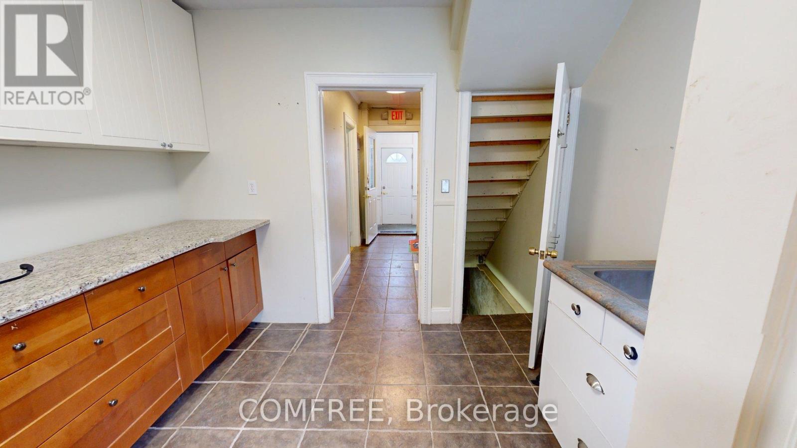 1405 King Street E Property Photo 5
