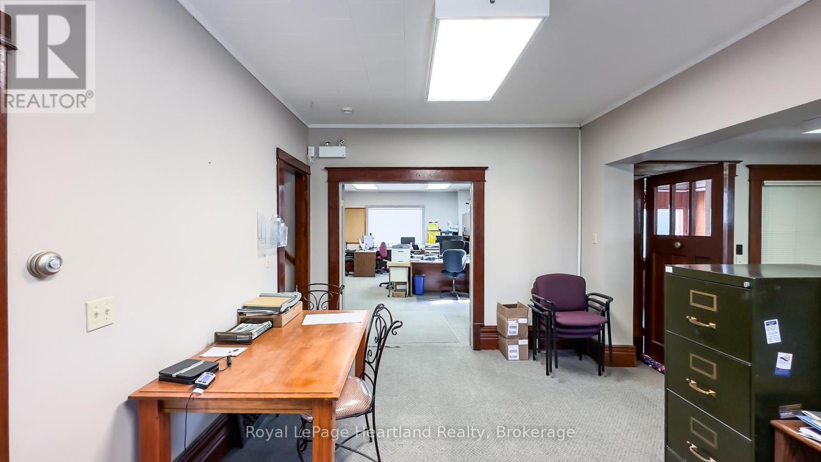 401 Queen Street Property Photo 31