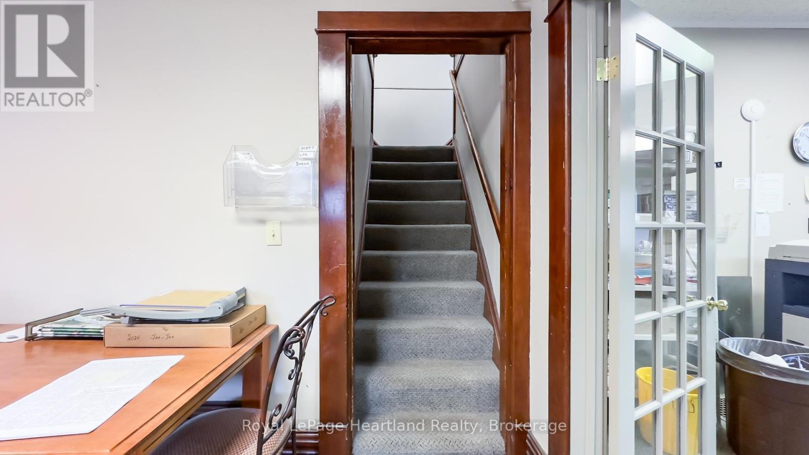 401 Queen Street Property Photo 36