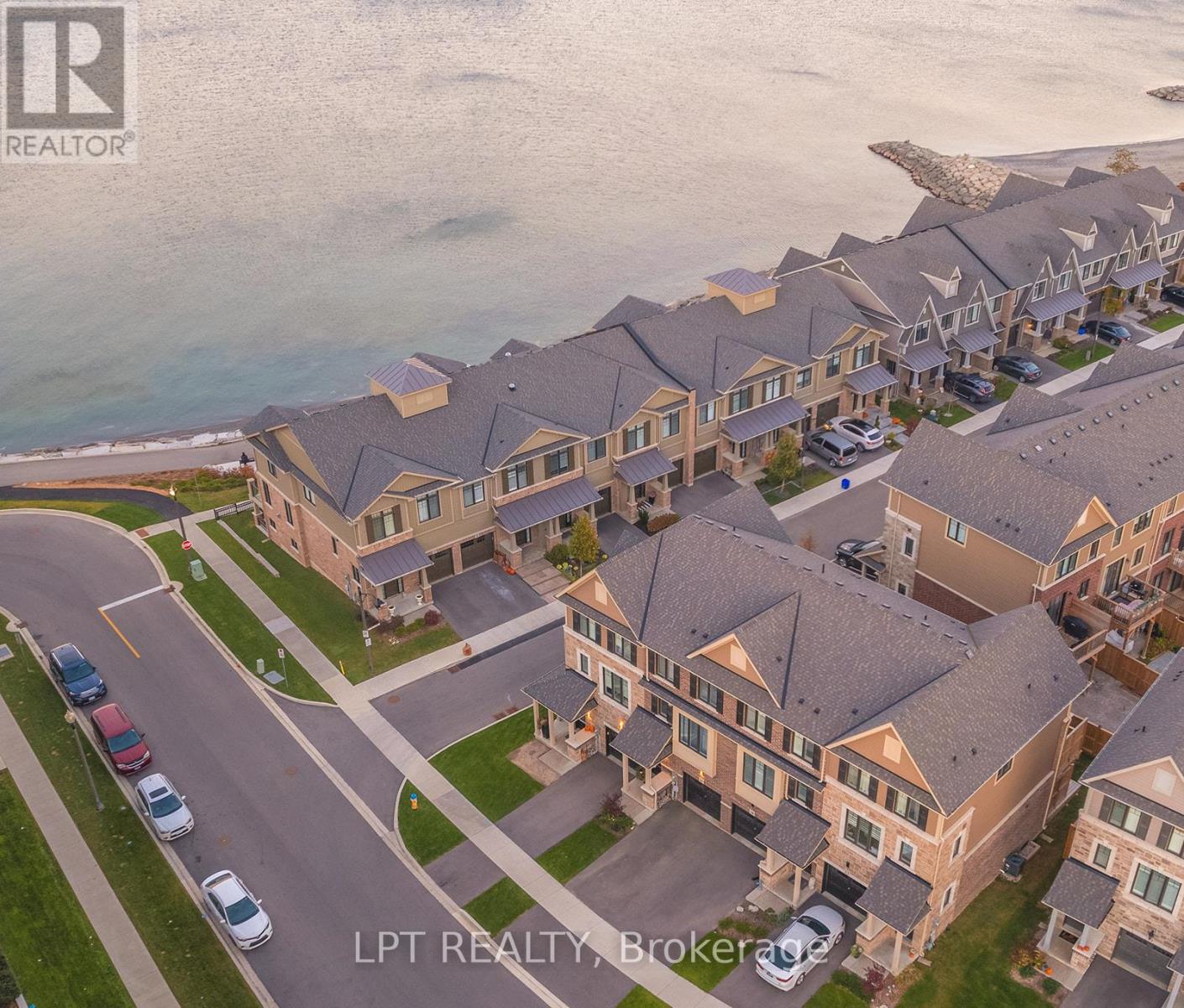 16 PLACE POLONAISE DRIVE Property Photo 1
