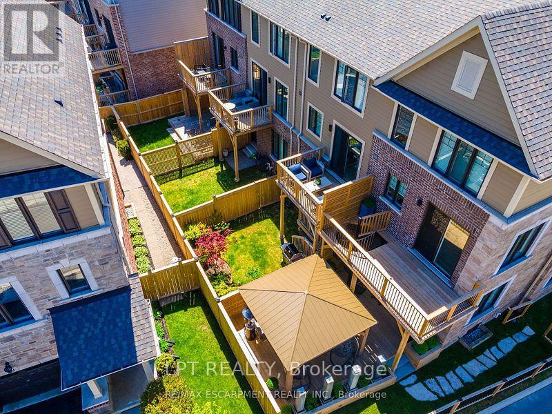 16 Place Polonaise Drive Property Photo 3