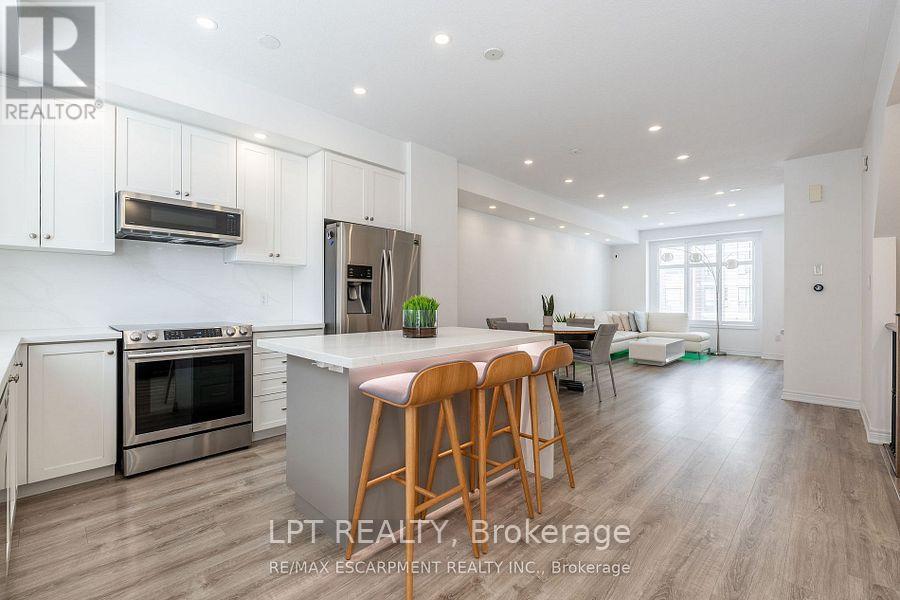 16 Place Polonaise Drive Property Photo 4