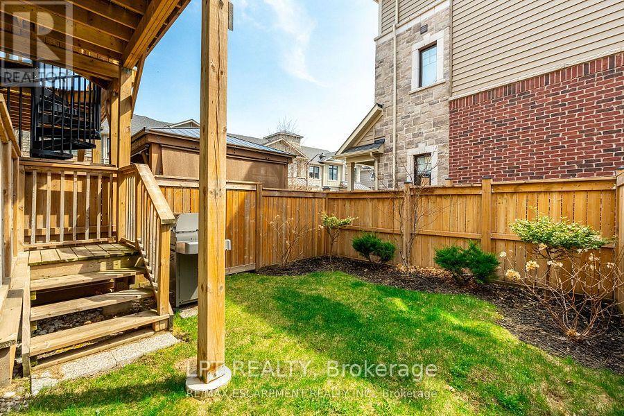 16 Place Polonaise Drive Property Photo 8