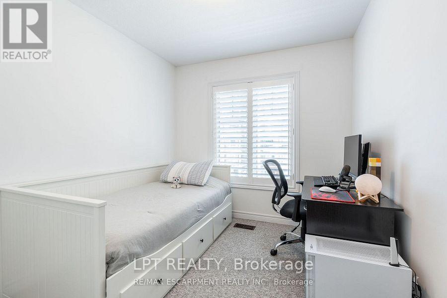 16 Place Polonaise Drive Property Photo 10